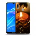 Дизайнерский пластиковый чехол для Huawei Y6 (2019) Новогодние свечки